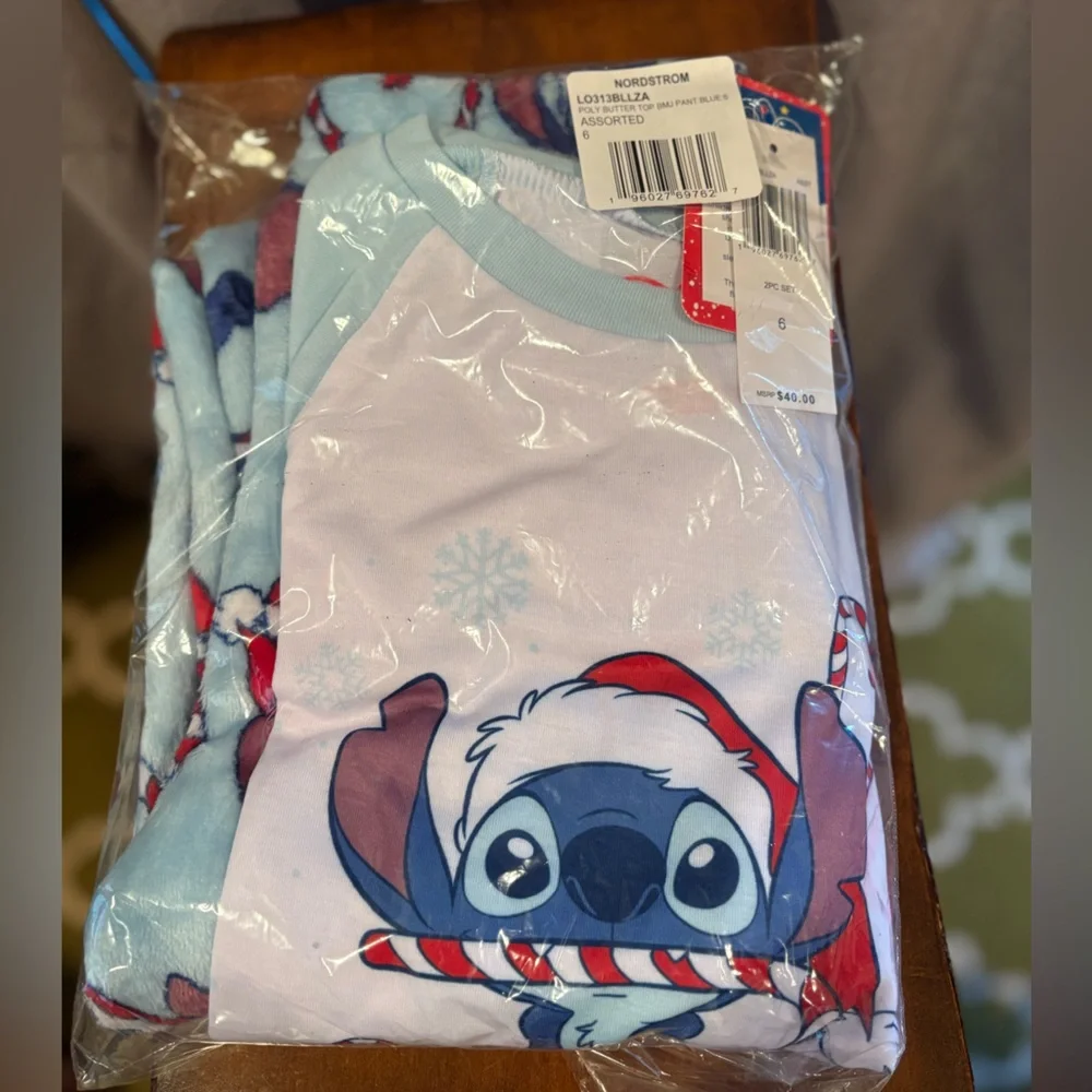 NWT Disney Stitch Holiday  2 Piece Pajama Set Size 4